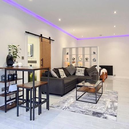 The Studio, Luxury Modern Apartment In The South Hams, Stunning Walks On The Doorstep, A 20 Minute Drive To The Beautiful Sandy Beaches, Quiet Courtyard Setting, Shops, Bars And Restaurants A Short Walk Away! 艾维布里奇 外观 照片