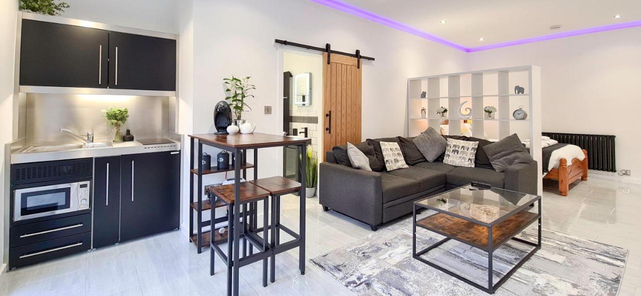 The Studio, Luxury Modern Apartment In The South Hams, Stunning Walks On The Doorstep, A 20 Minute Drive To The Beautiful Sandy Beaches, Quiet Courtyard Setting, Shops, Bars And Restaurants A Short Walk Away! 艾维布里奇 外观 照片