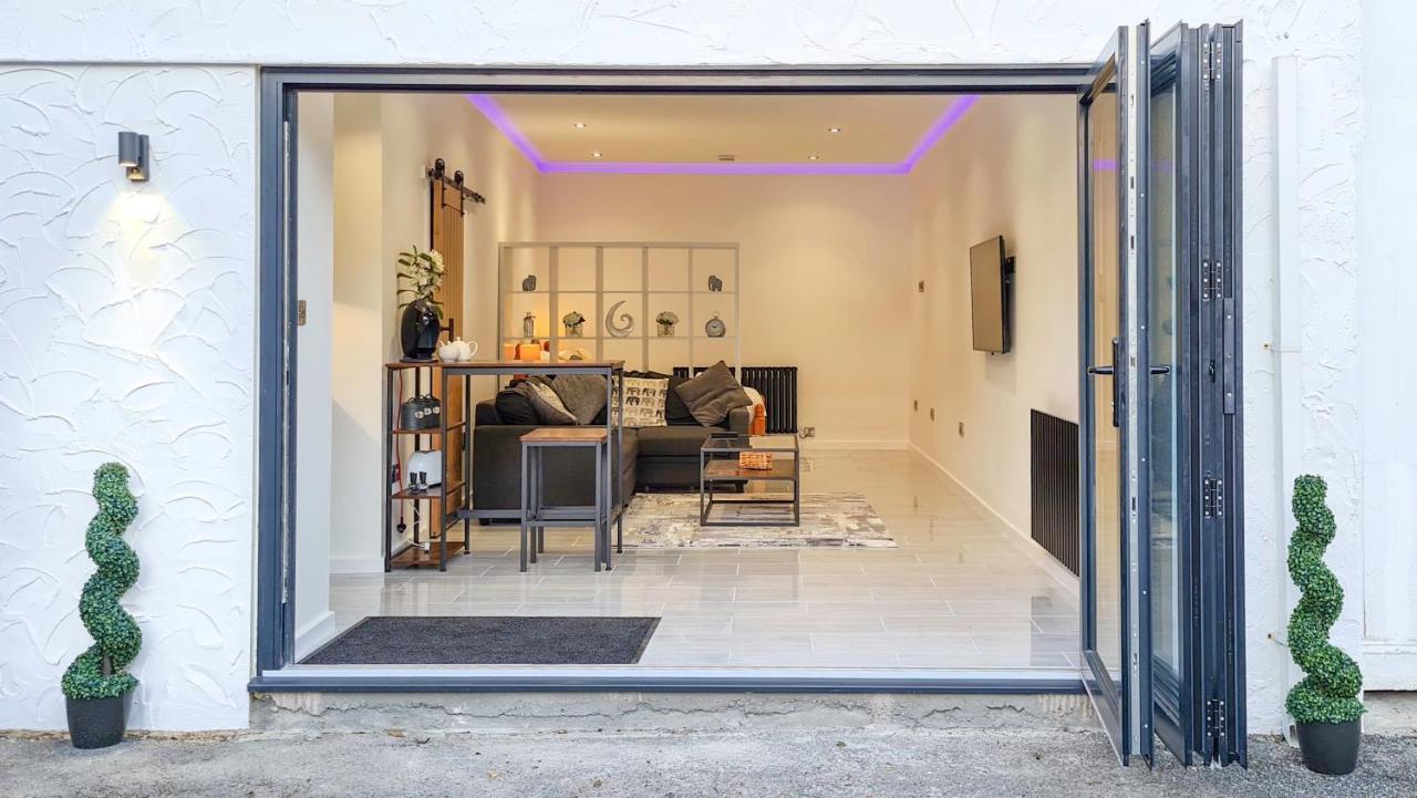The Studio, Luxury Modern Apartment In The South Hams, Stunning Walks On The Doorstep, A 20 Minute Drive To The Beautiful Sandy Beaches, Quiet Courtyard Setting, Shops, Bars And Restaurants A Short Walk Away! 艾维布里奇 外观 照片
