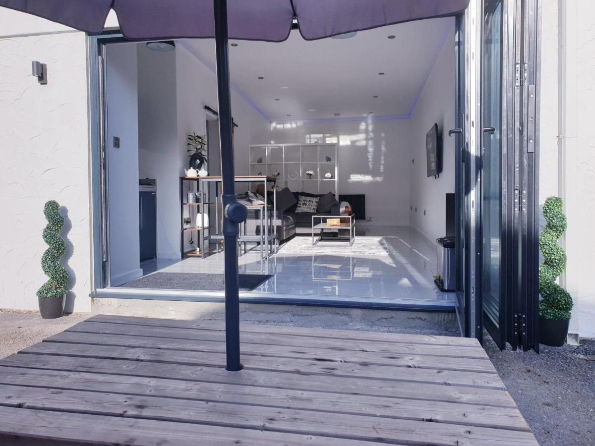 The Studio, Luxury Modern Apartment In The South Hams, Stunning Walks On The Doorstep, A 20 Minute Drive To The Beautiful Sandy Beaches, Quiet Courtyard Setting, Shops, Bars And Restaurants A Short Walk Away! 艾维布里奇 外观 照片